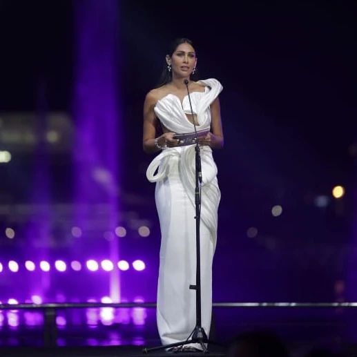 The Egyptian beauty Enjy Kiwan looked ravishingly elegant in a @maisonyeya dress while hosting yesterday’s vibrant red carpet event theemigala2023 in Dubai.