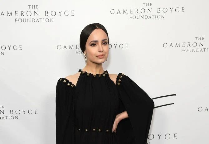 In a pleated black Zuhair Murad gown with gold details,actress Sofia Carson made a chic statement as she reunited with her “Descendants” co stars Dove Cameron and Booboo Stewart to honour one of their own.
