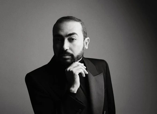 The founder of the Parisian fashion house Ashi Studio, Saudi designer Mohammed Ashi, is slated to become a guest member of the Fédération de la Haute Couture on July 6 and present his most recent collection on the official Haute Couture calendar in Paris.