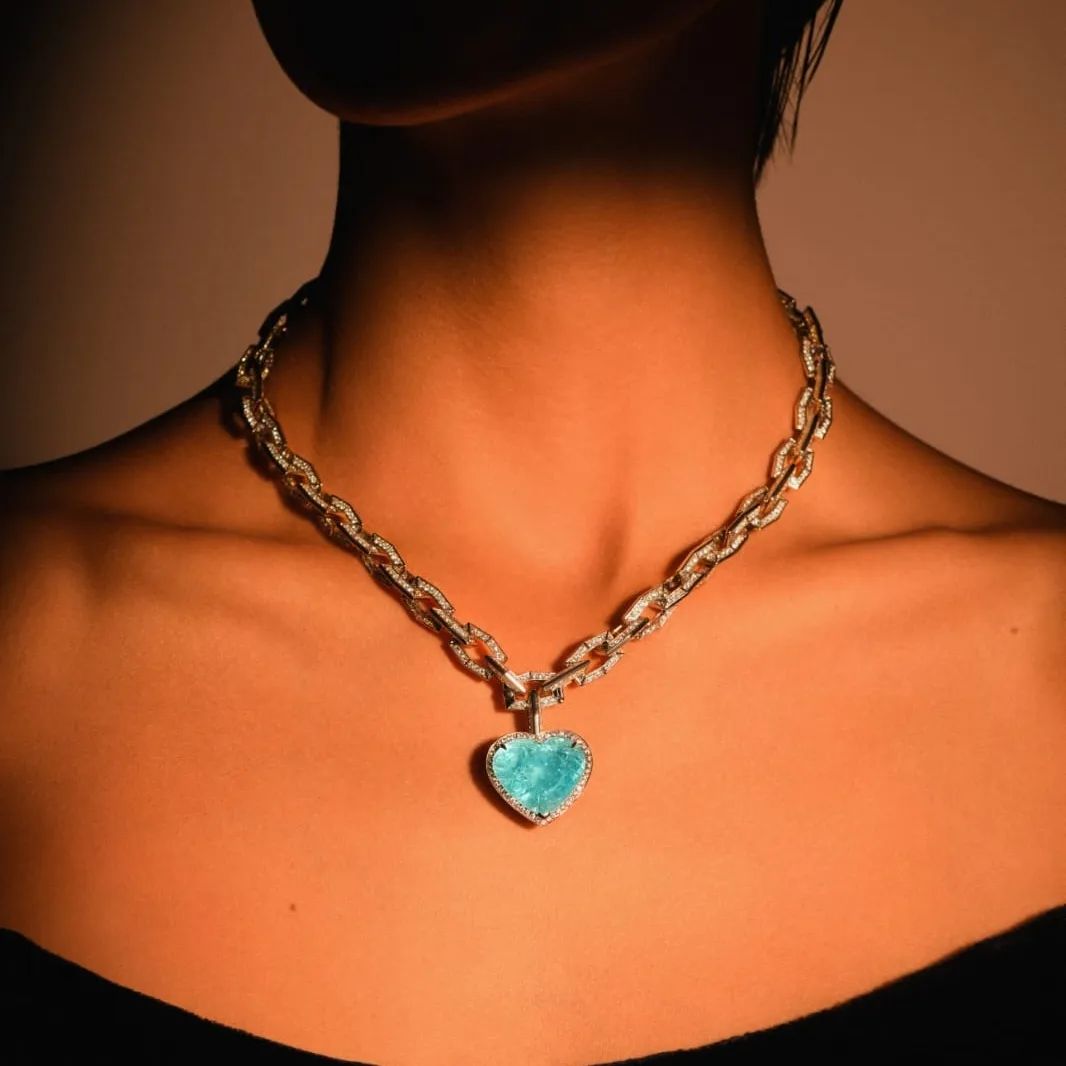 Known for its unmatched craftsmanship and classic elegance, Parure Atelier is excited to present its newest collection in time for the romantic Valentine’s Day season. This exquisitely chosen collection not only embodies the brand’s devotion to accuracy but also tells a story of love, honouring Parure Atelier’s exquisite details.