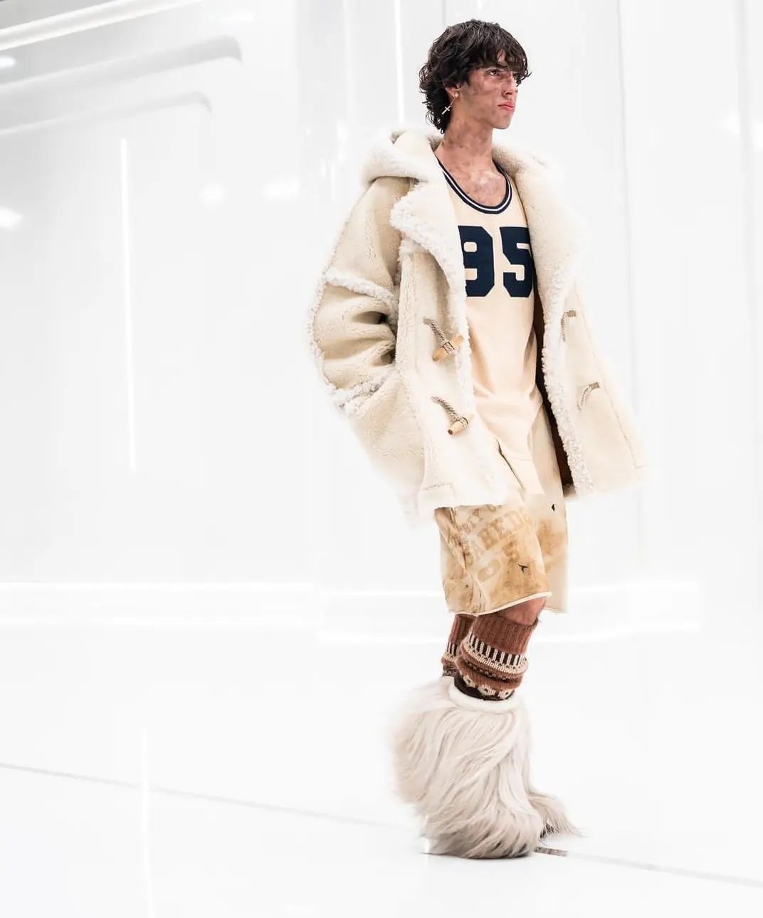 Today’s fashion show in Milan by @sabatods for @gucci 2024-2025 F/W was all about detailing in a flawless yet powerful exploration of self!