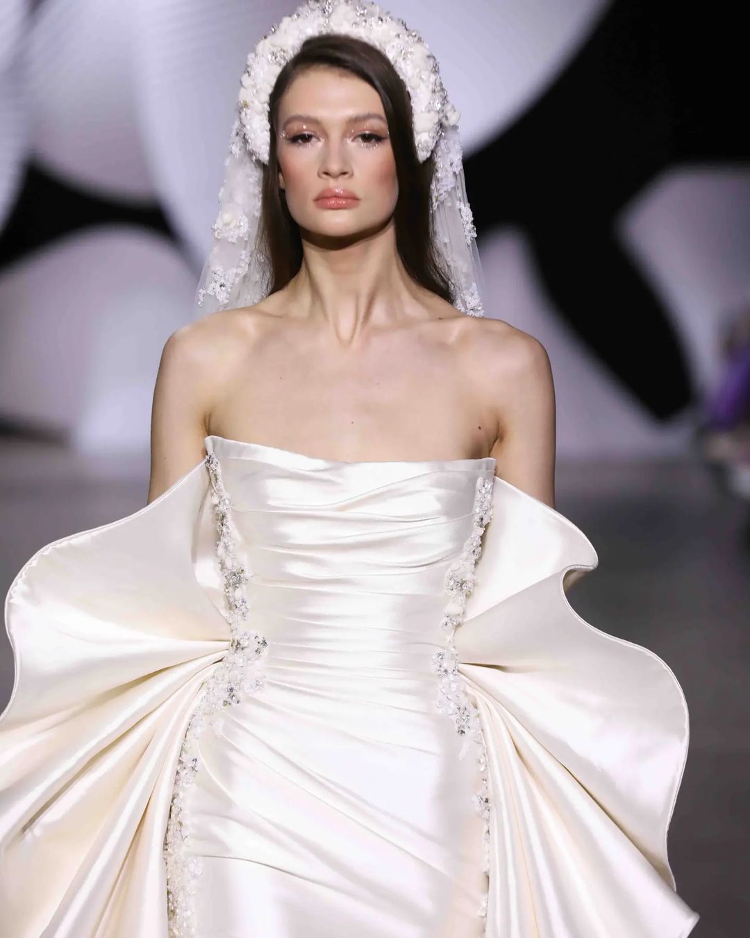 A Couture Moment 🤍 The Tony Ward SS24 Bride!