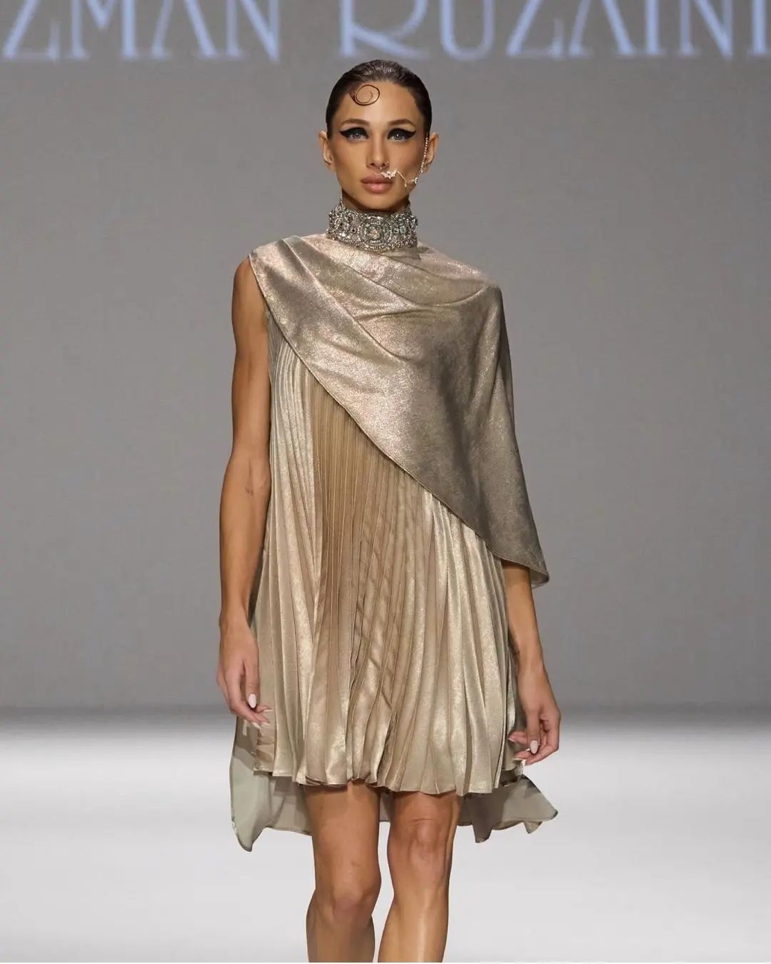 Lebanese public figure and #dubaiblingnetflix star Loujain Adada 🌟 walking for @rizmanruzaini FW24 collection at #dubaifashionweek