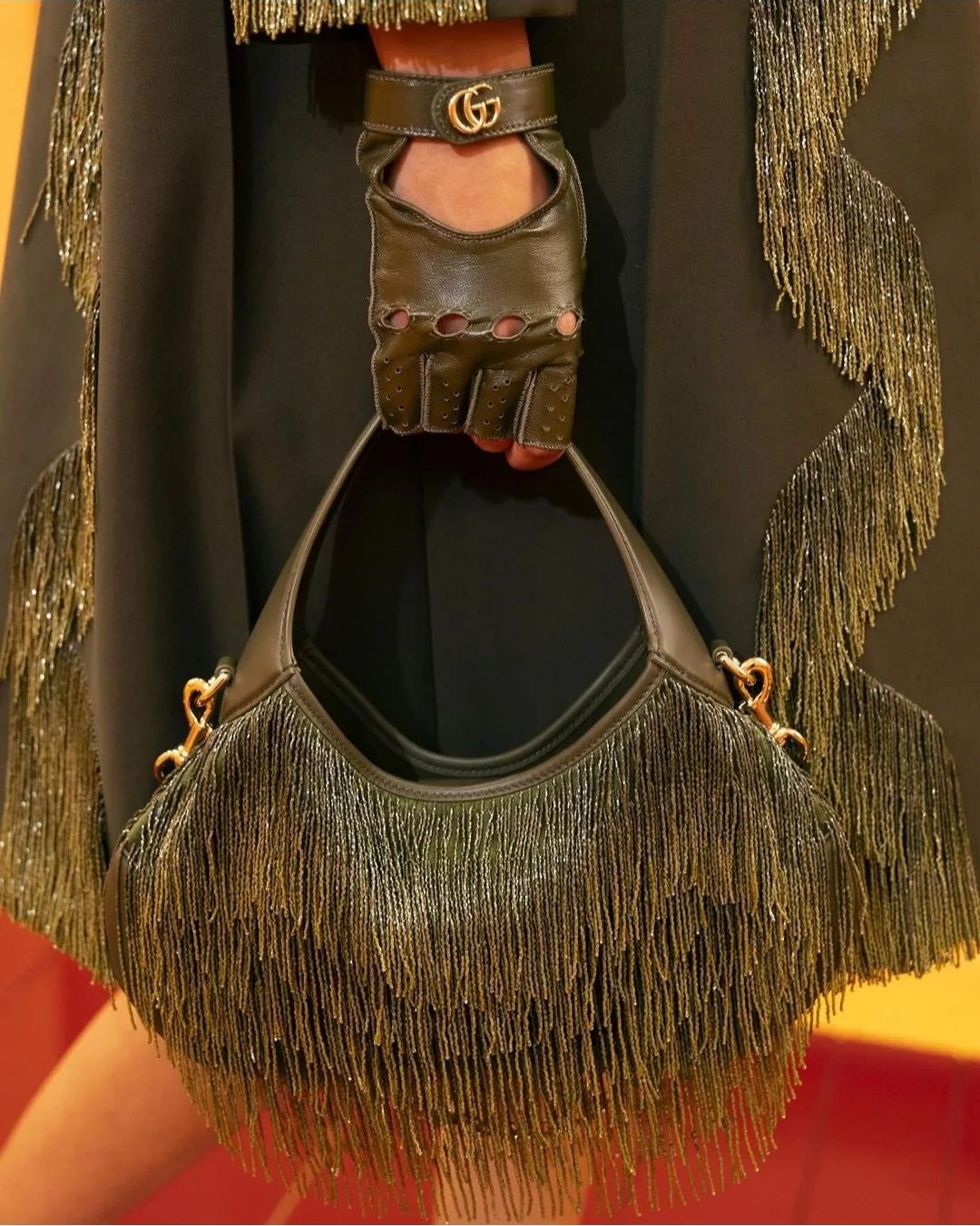 The Gucci SS25 collection presented at Milan Fashion Week was a true spectacle, blending classic Gucci elegance with a fresh, forward-thinking vibe. From the intricate tailoring to the bold, eclectic patterns, each piece was a statement of creative genius. We are *obsessed* with the details—vibrant designs, sleek silhouettes, and that signature Gucci flair that always turns heads.