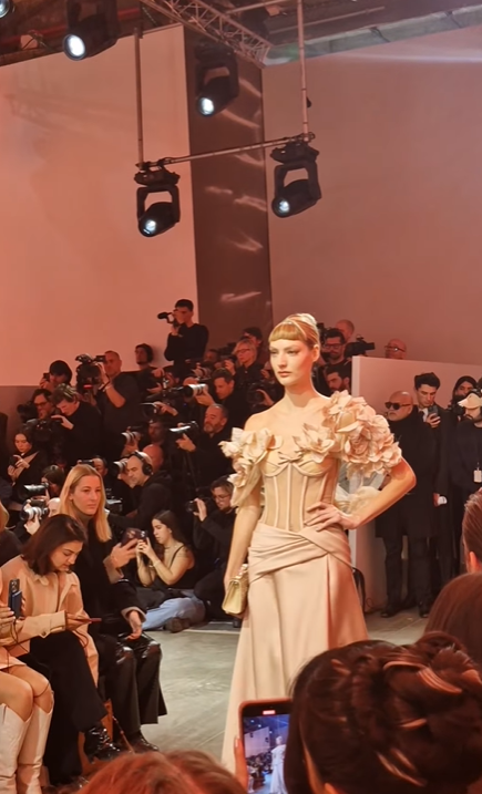 Elie Saab’s Haute Couture SS25 show today at the Palais de Tokyo in Paris was a breathtaking display of artistry and elegance.