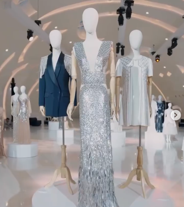 Elisabetta Franchi’s latest collection, was unveiled in Dubai and we are loving it! The collection celebrates a decade of runway shows, expressing the brand’s style and femininity, and embracing change to create an authentic connection with the future.