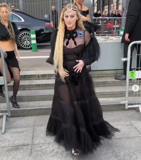 Maison Valentino Ready-to-Wear fashion show in Paris, Alessandro Michele’s debut collection reignited sensuality on the runway.