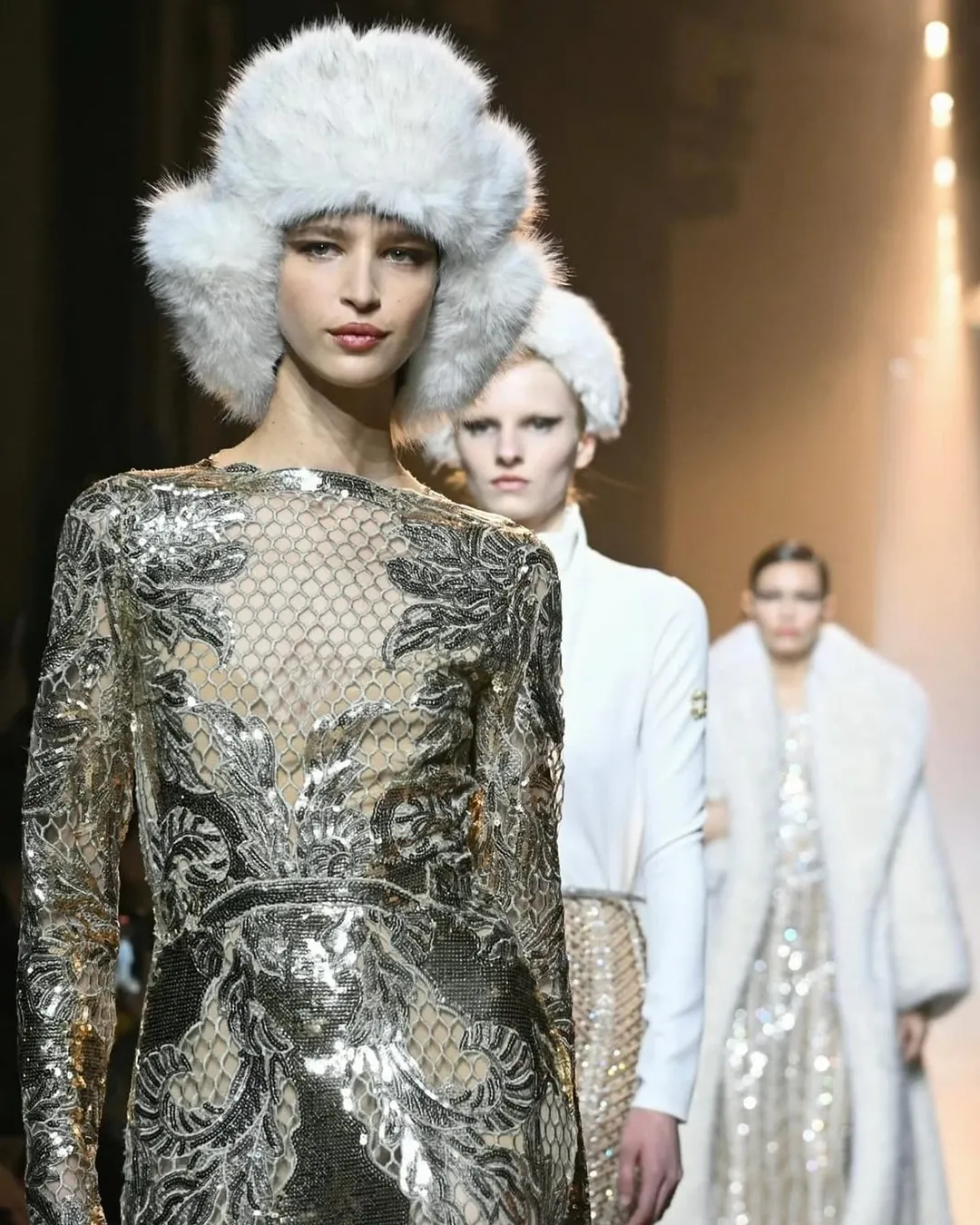 Elie Saab RTW26 at #PFW was nothing short of a celestial dream—feathers.