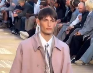 A closer look at yesterday’s #LV SS26 Menswear Collection unveiled in Paris for #PFW.