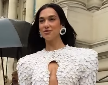Dua Lipa made a striking statement today at the Schiaparelli FW 2026 show during Paris Fashion Week.