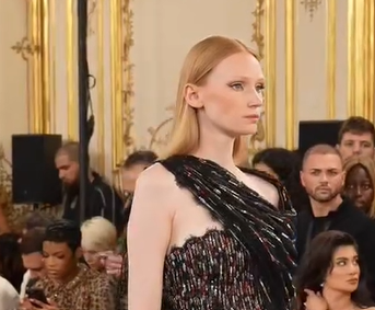 Yesterday in Paris, Tony Ward unveiled his FW25/26 Couture collection.