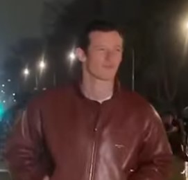 The ultimate style! Pairing joggers with tailored shoes, finished with visible socks.