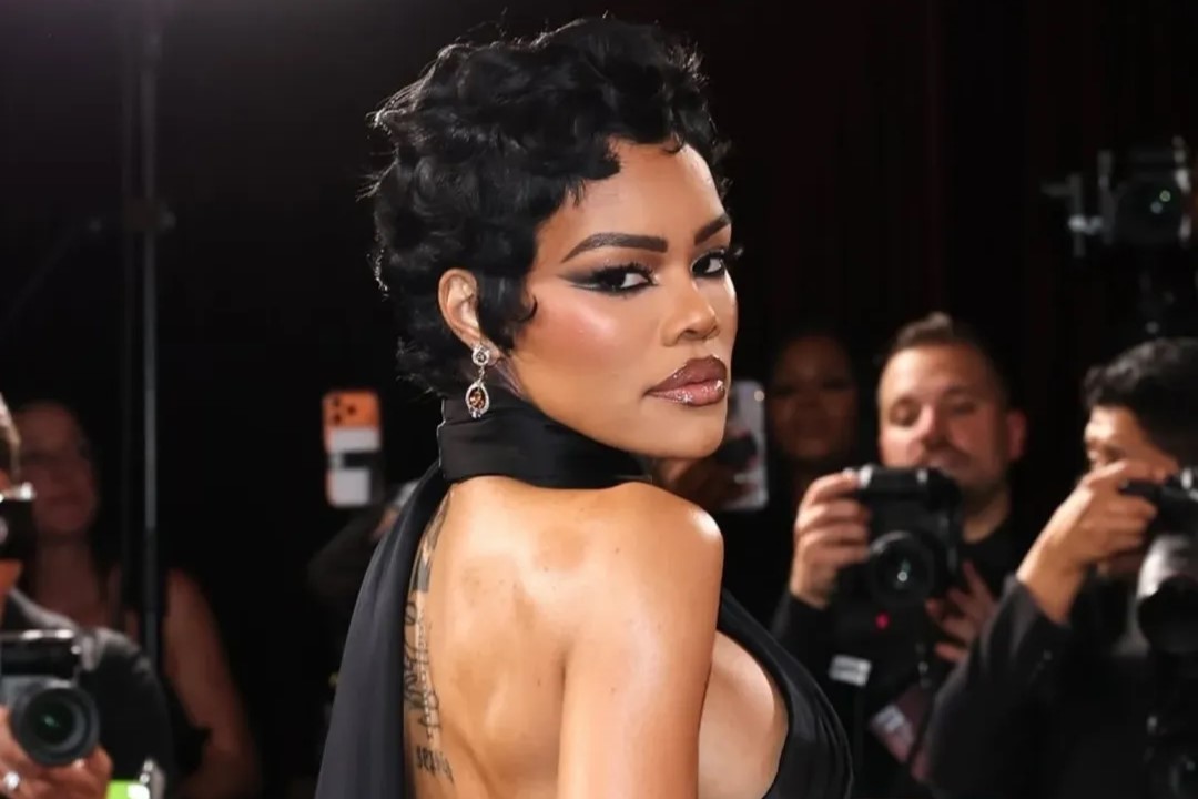 When couture becomes conversation. Teyana Taylor stuns in custom Schiaparelli, redefining red-carpet drama at the Golden Globes 2026.
