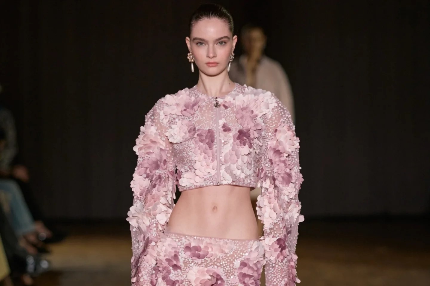 At Paris Fashion Week in Paris, Georges Hobeika once again reminds us why his creations continue to captivate season after season. For the Ready-to-Wear Fall/Winter 2026–2027 collection.