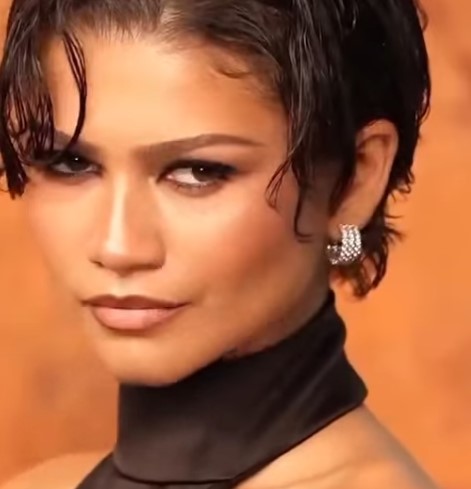 Zendaya commands attention in a sleek Ashi Studio Couture Spring/Summer 2026.