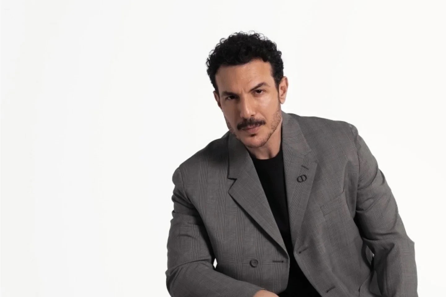 Bassel Khaiat steps into a new chapter of elegance as Dior’s newly appointed Middle East Fragrance Ambassador — a role that feels effortlessly aligned with his timeless charisma and refined presence.