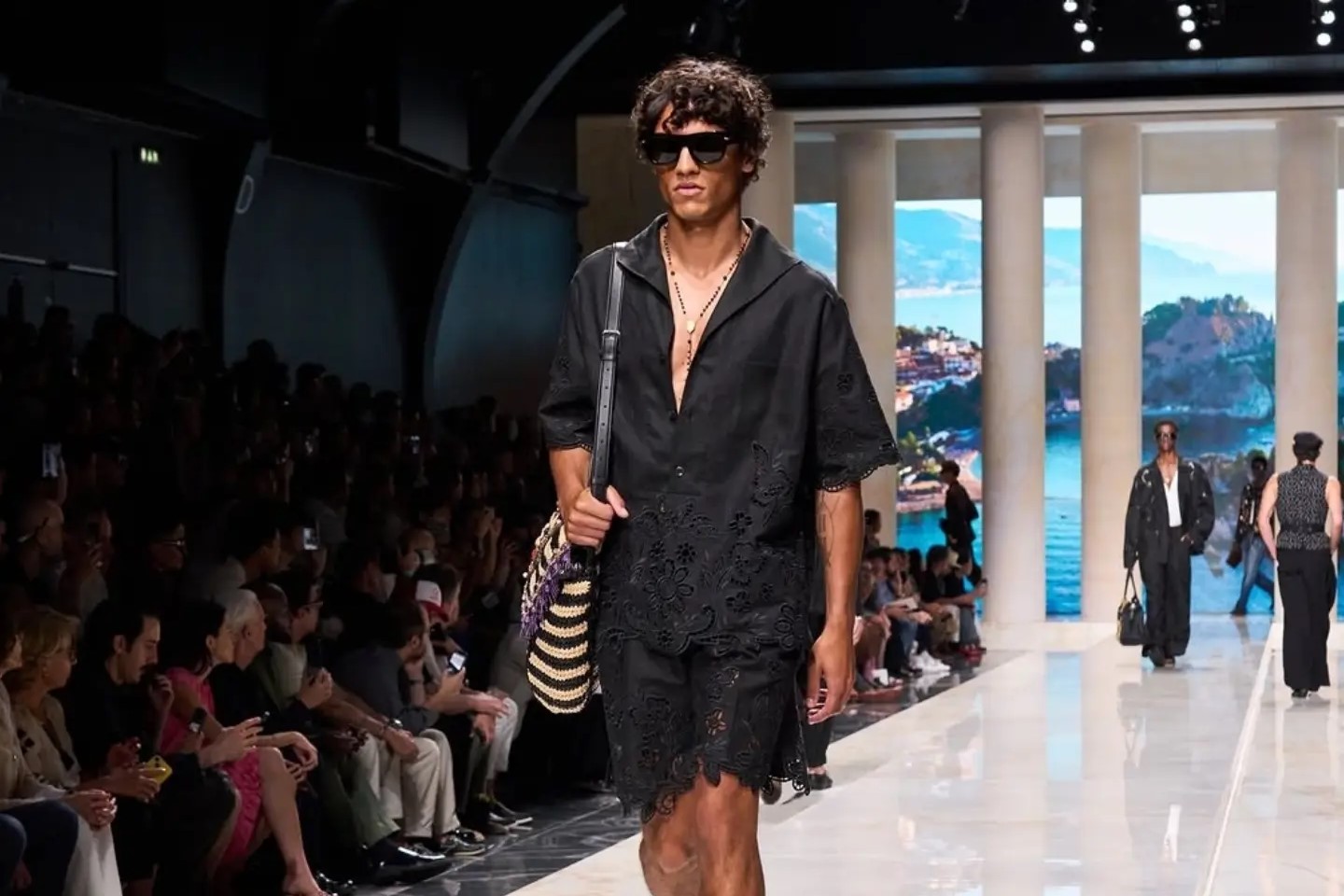 Rooted in Sicily’s vibrant heritage, the #DGSS27 Men’s Fashion Show reinterprets island elegance through fluid silhouettes.