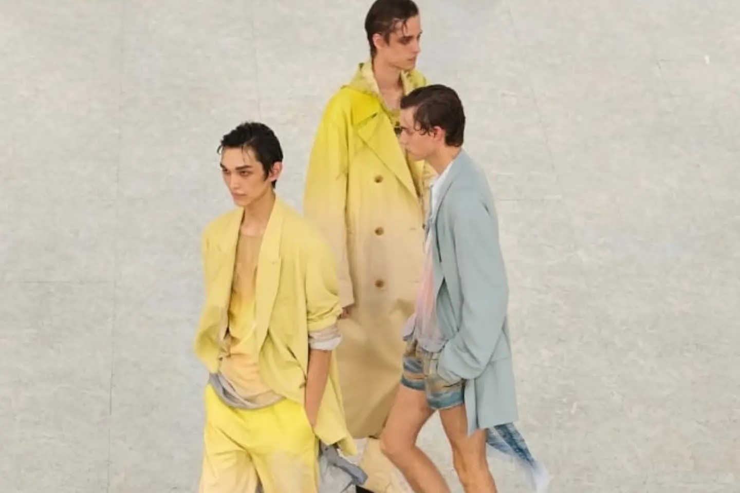 A new chapter of quiet sophistication unfolds with Dries Van Noten Menswear Spring/Summer 2027. Effortlessly balancing precision with ease, the collection embraces fluid tailoring, tactile textures, and a rich interplay of color that feels both artistic and deeply wearable.