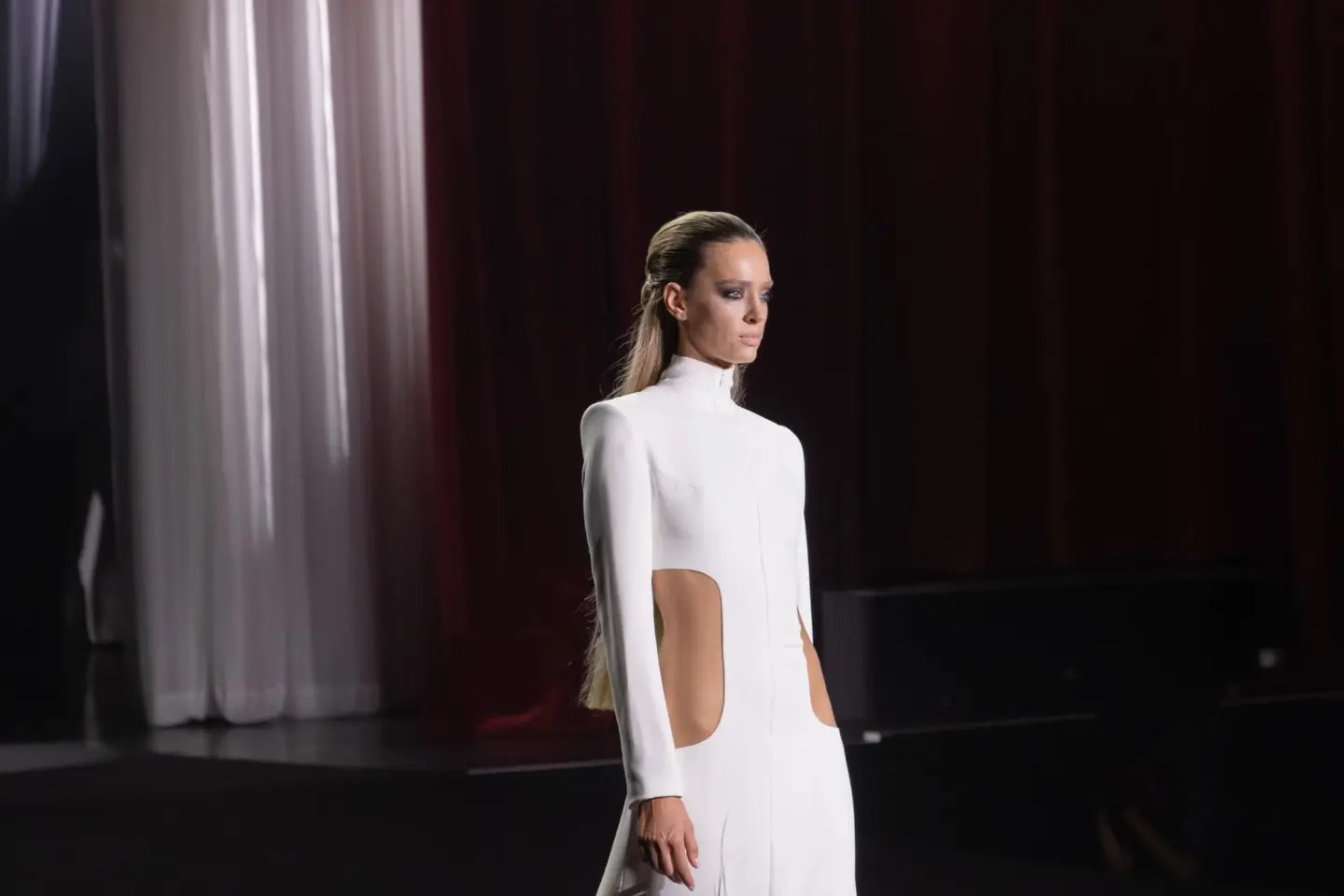 Stéphane Rolland continues to redefine Haute Couture with a collection that masterfully balanced dramatic volumes, architectural precision, and effortless sophistication.